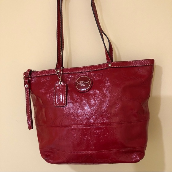 COACH Red Patent Leather Signature Stitch Shoulder Bag Tote + Wristlet Strap EUC - Picture 3 of 16
